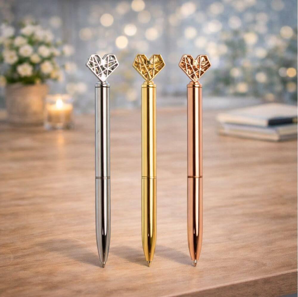 Caneta Metal Coração CA1575 na cor Dourado, brinde personalizado Sky Brindes