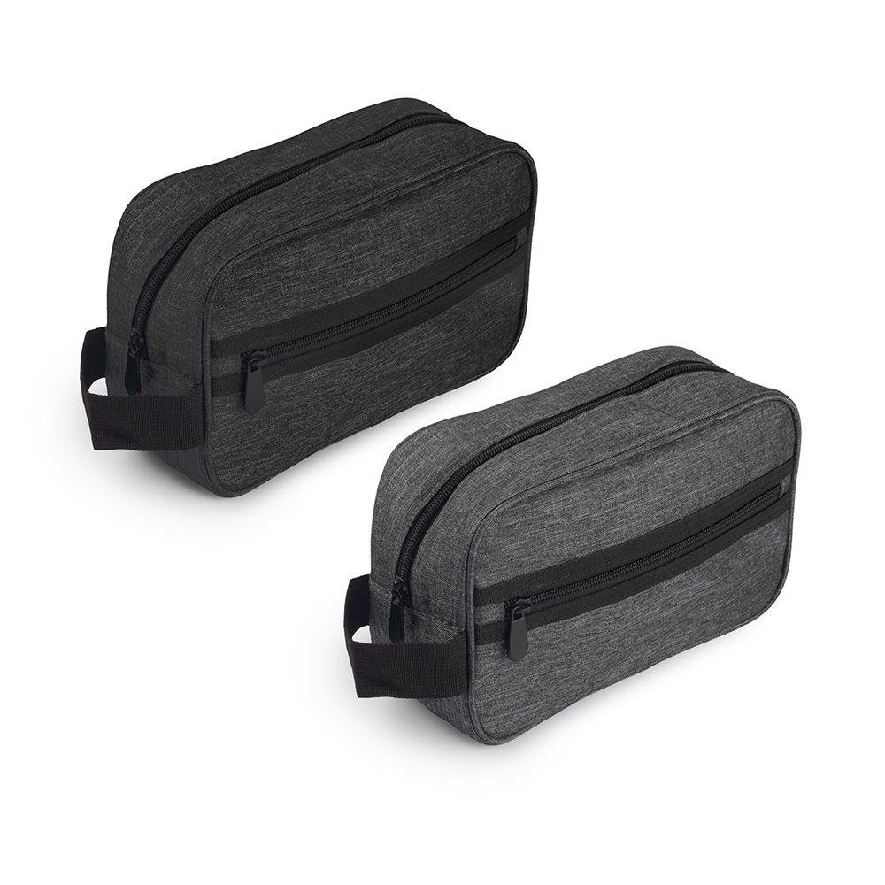 Necessarie em poliéster DI1553 na cor Preto, brinde personalizado Sky Brindes