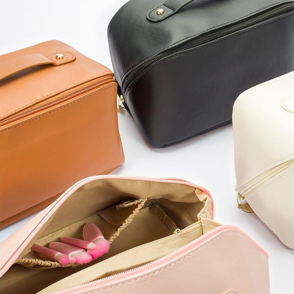 Necessaire em PU DI1719 na cor Preto, brinde personalizado Sky Brindes