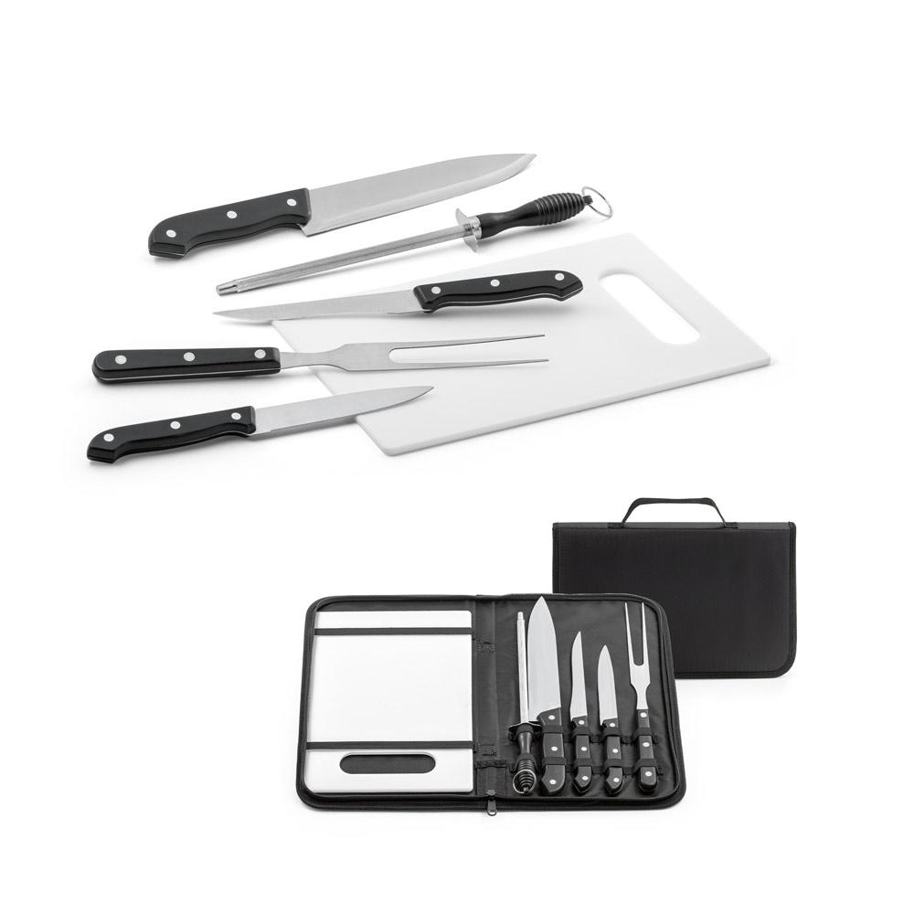 Kit churrasco em estojo de nylon 210d com tábua em pp e 5 utensílios em aço inox e pp GO1756 na cor Preto, brinde personalizado Sky Brindes