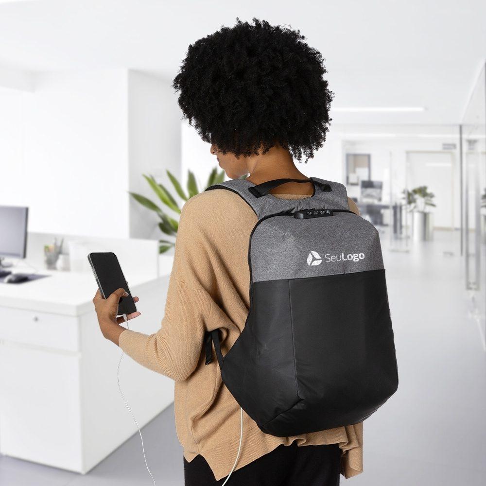 Mochila de Poliéster Anti-Furto MO1506 na cor Único, brinde personalizado Sky Brindes