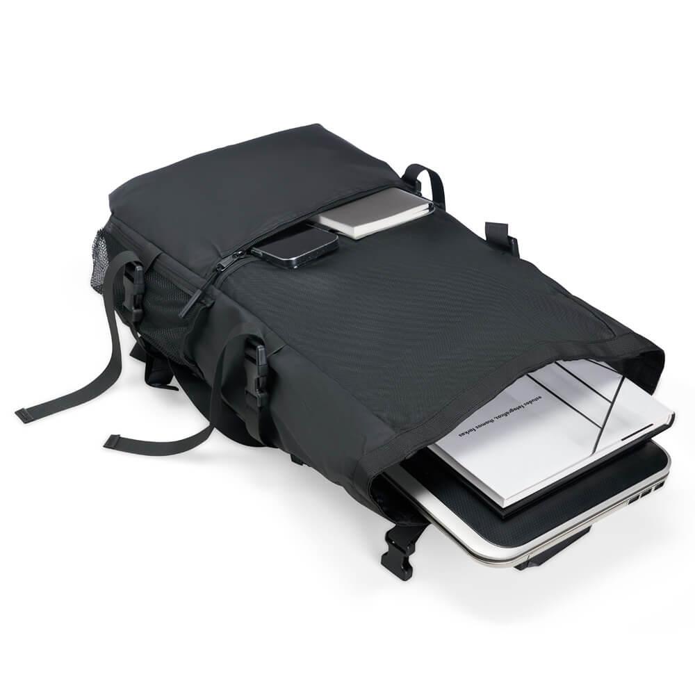 Mochila Couro Sintético 34 Litros MO1675 na cor Preto, brinde personalizado Sky Brindes