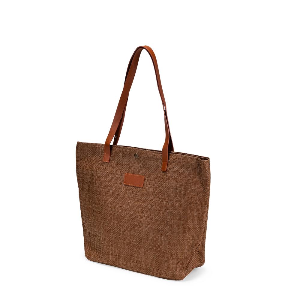 Bolsa palha trançada MO1892 na cor Madeira escura, brinde personalizado Sky Brindes