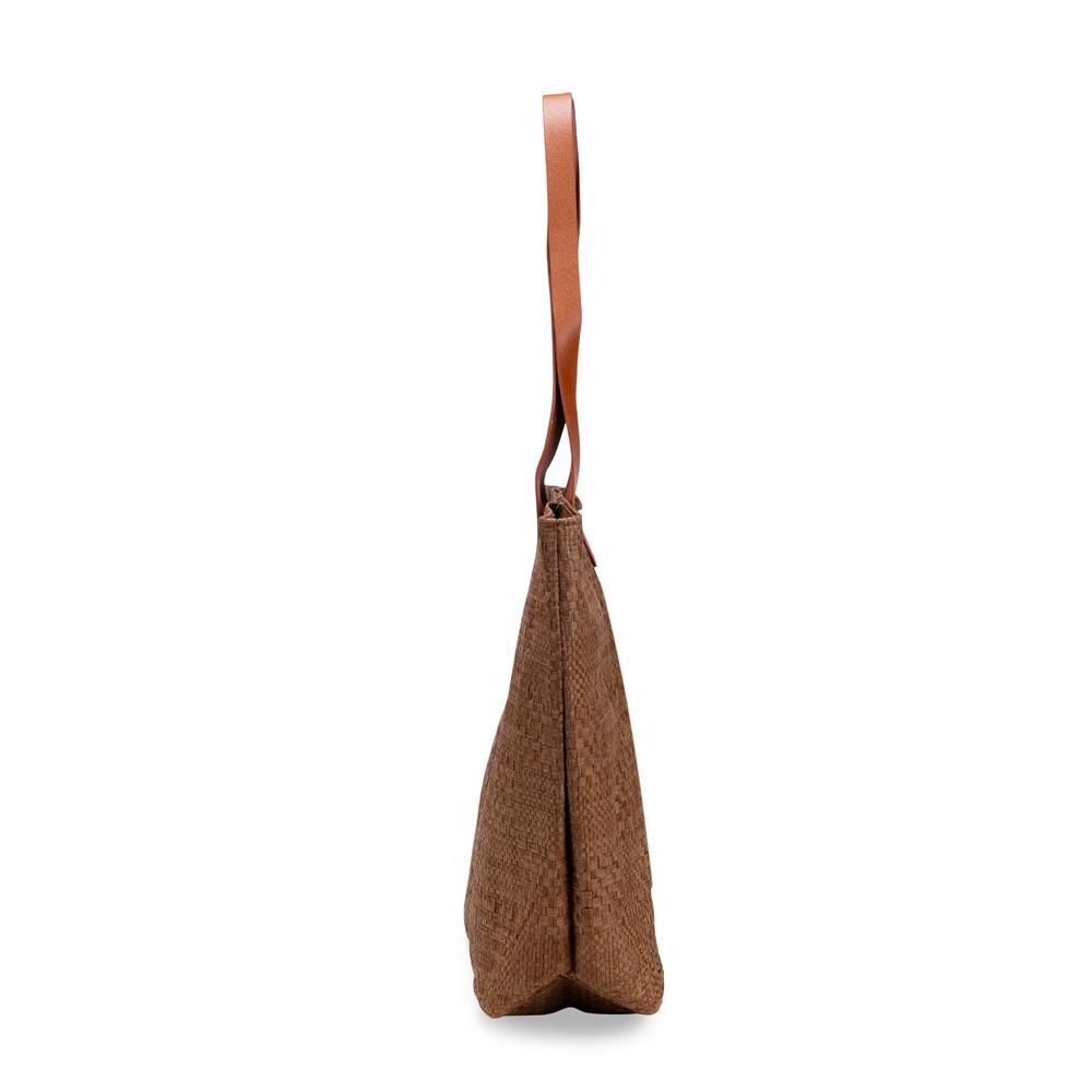 Bolsa palha trançada MO1892 na cor Madeira escura, brinde personalizado Sky Brindes