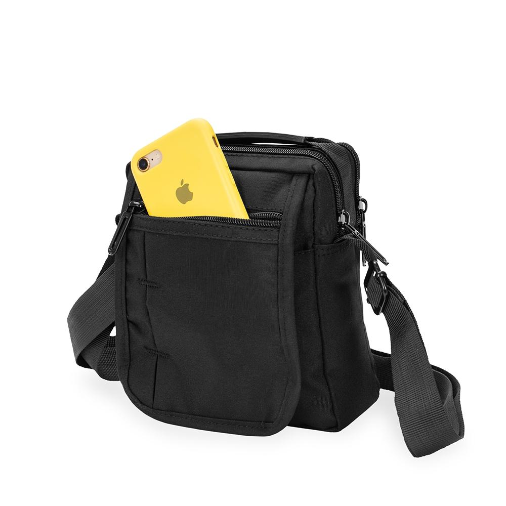 Bolsa de ombro em nylon MO1895 na cor Preto, brinde personalizado Sky Brindes