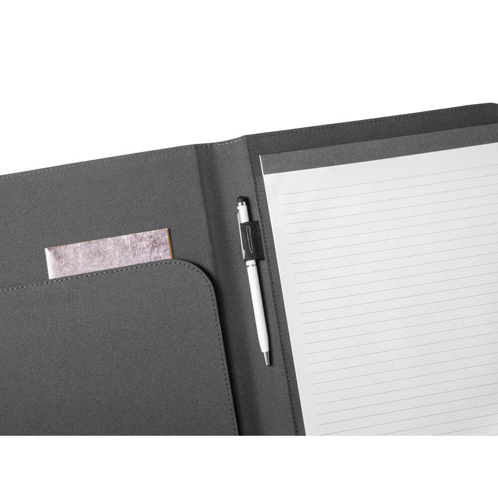 Pasta A4 em Poliéster PA1848 na cor Preto, brinde personalizado Sky Brindes