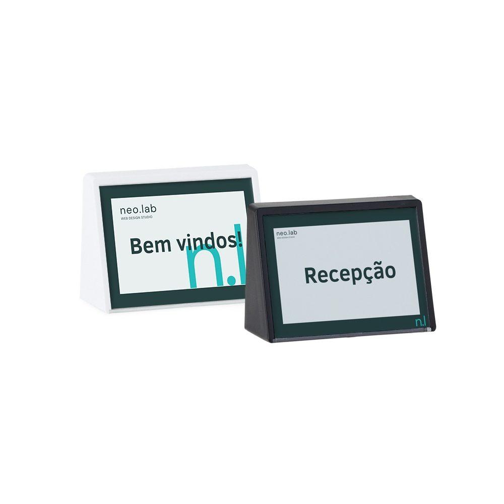 Porta retrato expositor a8 PA1945 na cor Branco, brinde personalizado Sky Brindes
