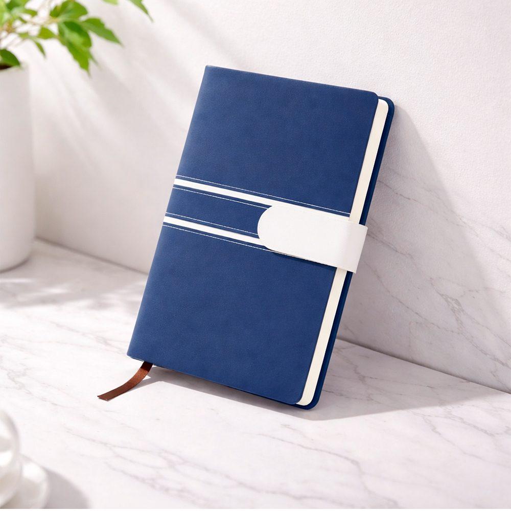 Caderneta couro sintético PA2053 na cor Azul e branco, brinde personalizado Sky Brindes