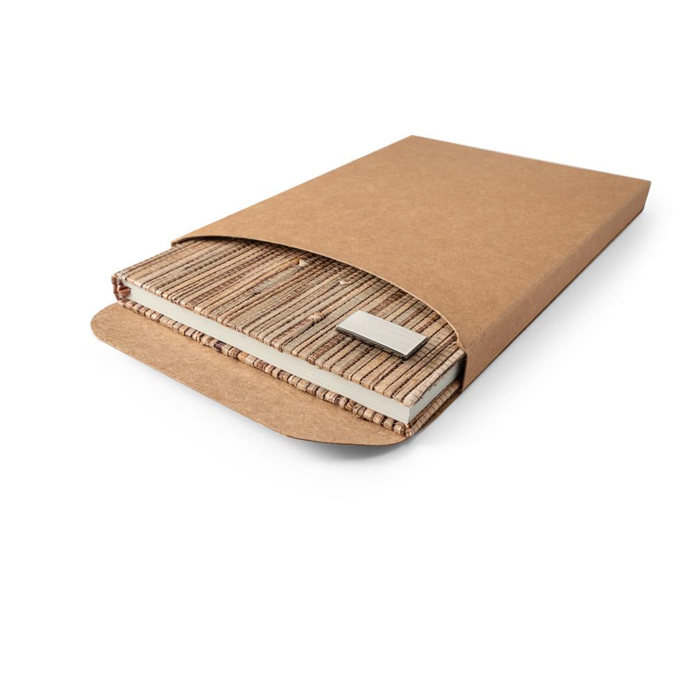 Caderno a5 de capa dura em palha natural com páginas pautadas recicladas PA2140 na cor Natural, brinde personalizado Sky Brindes
