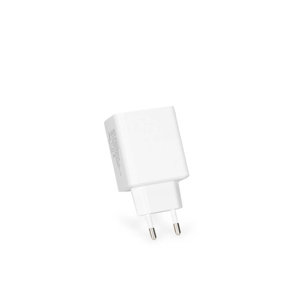 Carregador Turbo Com 4 Portas TE1314 na cor Branco, brinde personalizado Sky Brindes