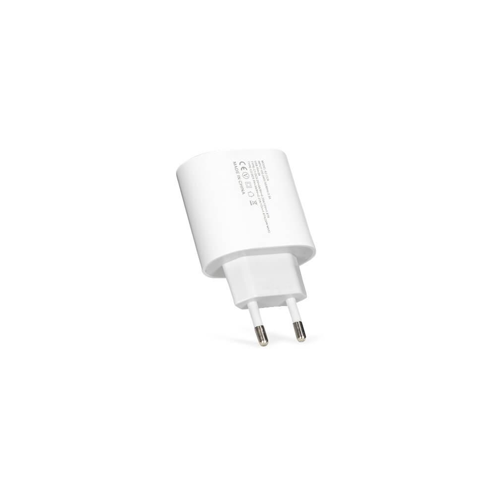 Carregador Turbo Com 3 Portas TE1315 na cor Branco, brinde personalizado Sky Brindes